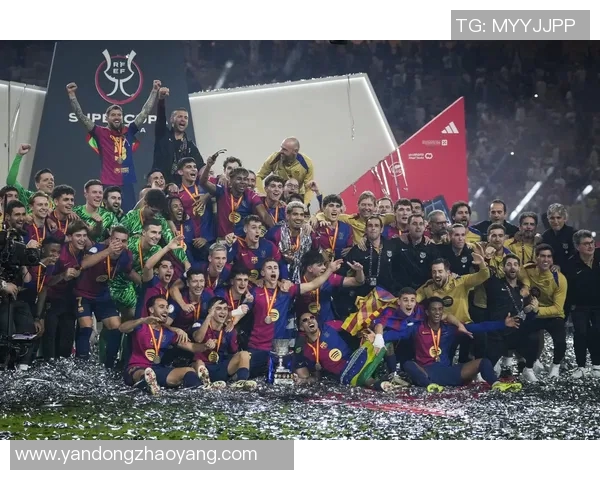 足球明星身着西装的高清图片展现魅力与风采的完美结合