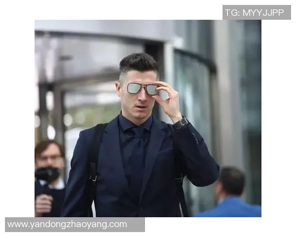 日本足球明星西装穿搭的时尚风格与场外魅力解析